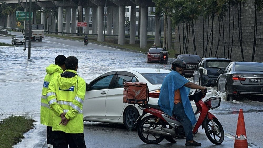 Banjir kilat Shah Alam, Bukit Jelutong dan NKVE