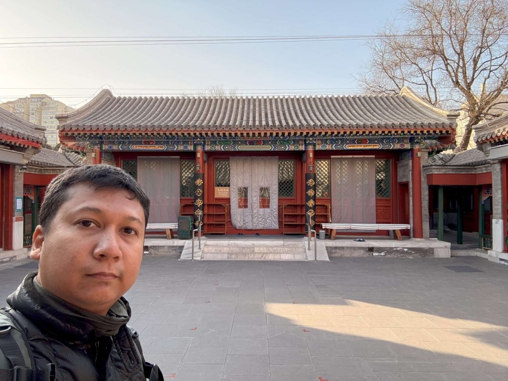 Perkarangan ruang solat sementara Beijing Grand Mosque