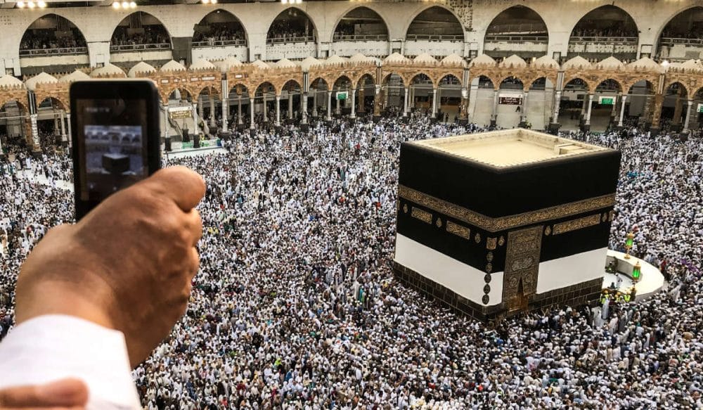 Umrah & Haji 2025: 5 barang elektronik wajib ada
