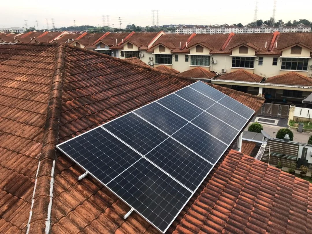 Panel solar atas bumbung rumah Malaysia