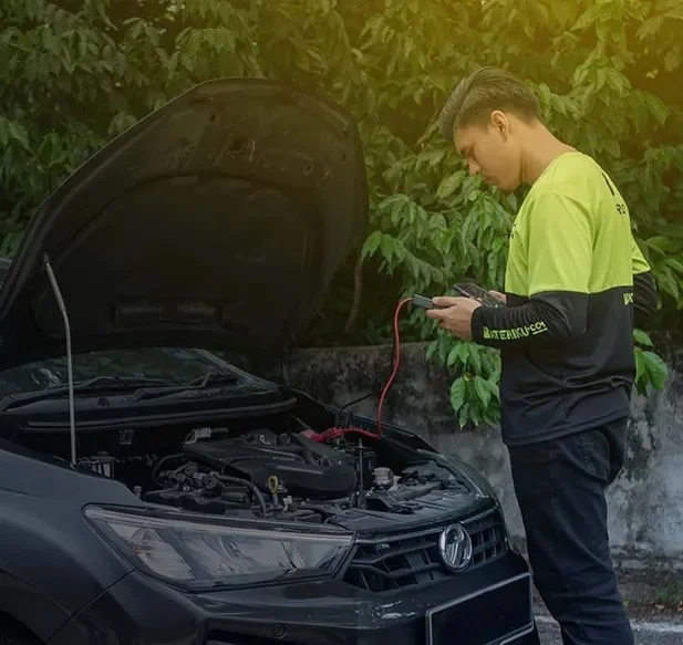 Bateriku BHero sedang periksa kenderaan pelanggan
