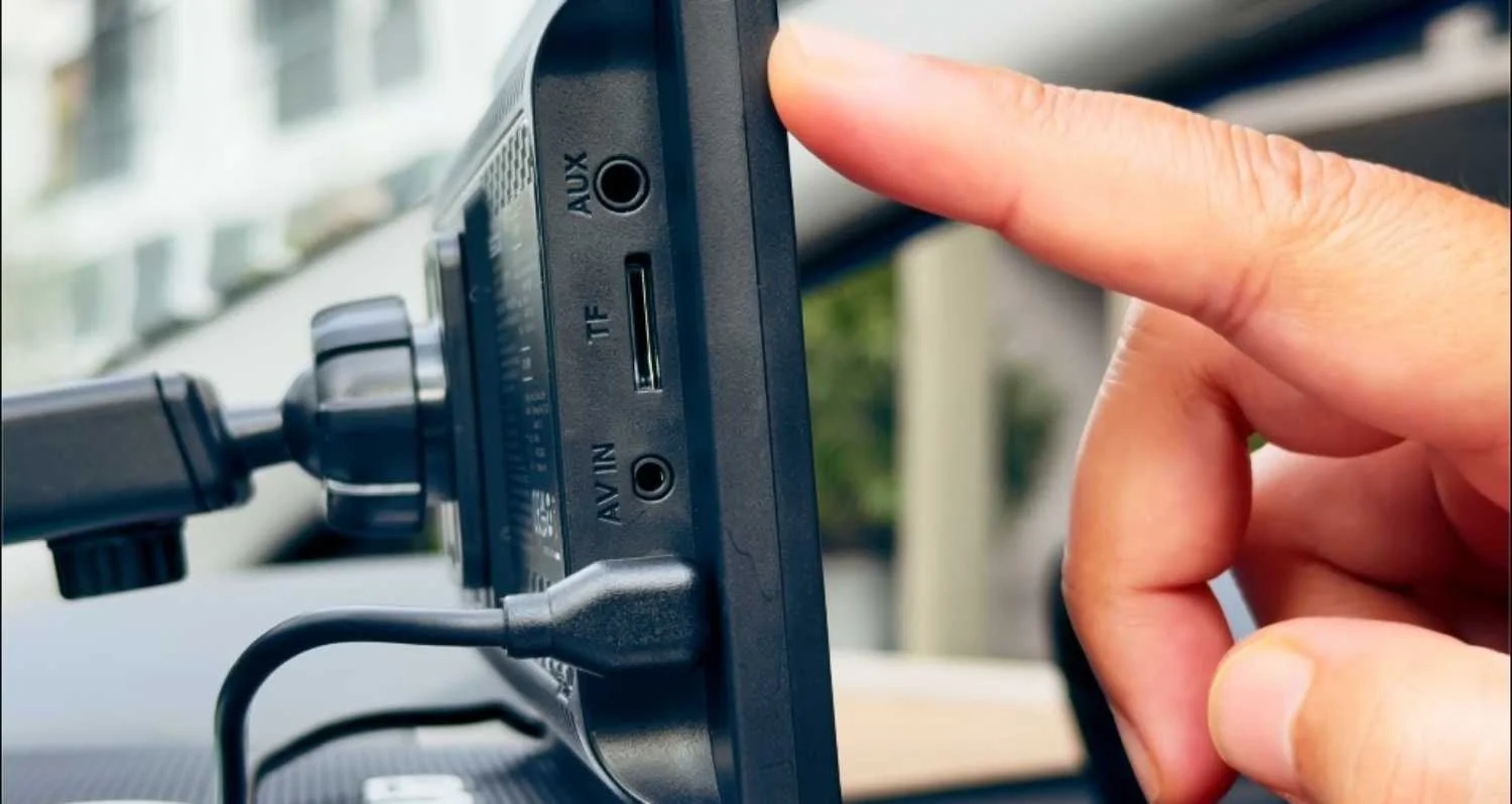 Essgoo 7" Android Auto Apple Carplay ada beberapa port berguna