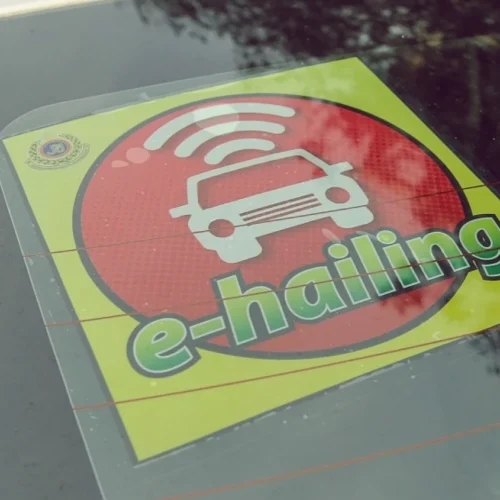 APAD jelaskan kapasiti penumpang adalah ikut Akta Pengangkutan Awam Darat (Akta 715) dan Garis Panduan Perkhidmatan e-Hailing sedia ada.